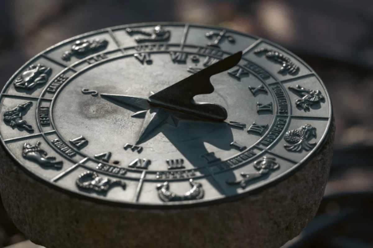 Accanto all’analisi astrologica, le carte Lenormand suggeriscono che questa settimana sarà caratterizzata da fortuna in amore